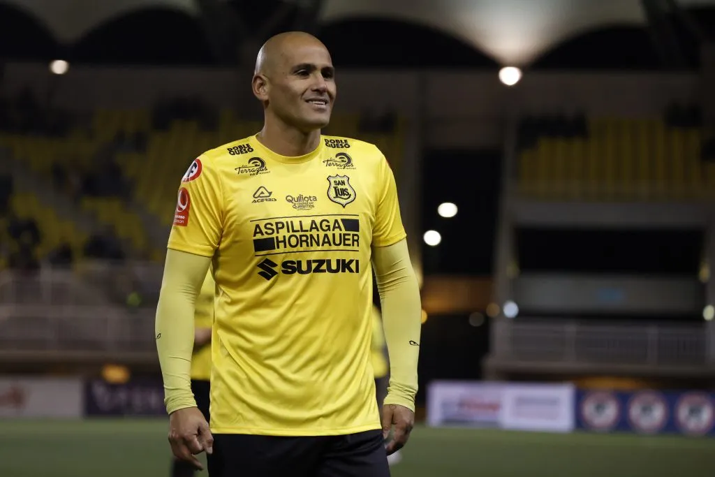 Humberto Suazo sigue anotando goles con 42 años en el fútbol chileno (Photosport)