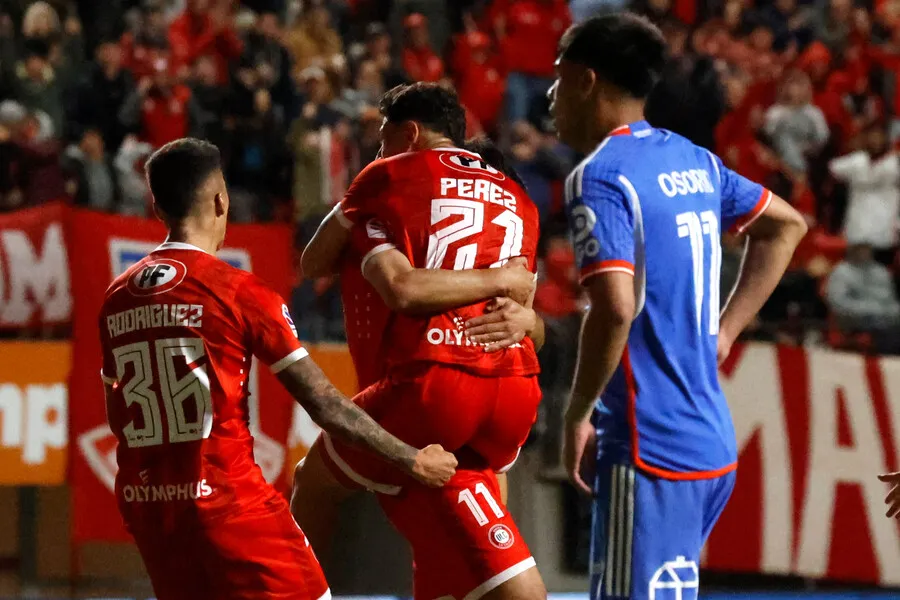 La U se mide con Colo Colo ahora. | Foto: Photosport