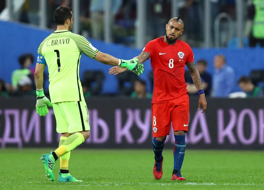 Arturo Vidal y Claudio Bravo podrían ser compañeros en Colo Colo (Foto: Photosport)