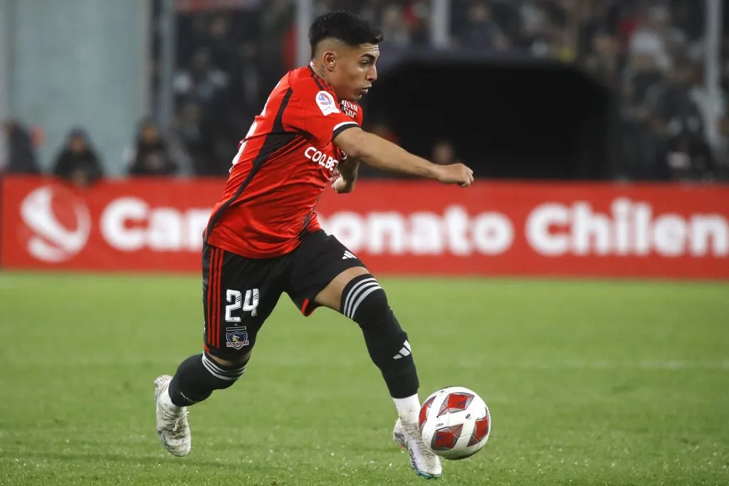 Jordhy Thompson podría partir de Colo Colo al fútbol internacional (Foto: Photosport)