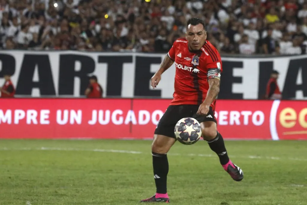 Patricio Toledo no está de acuerdo con Esteban Paredes (Foto: Photosport)