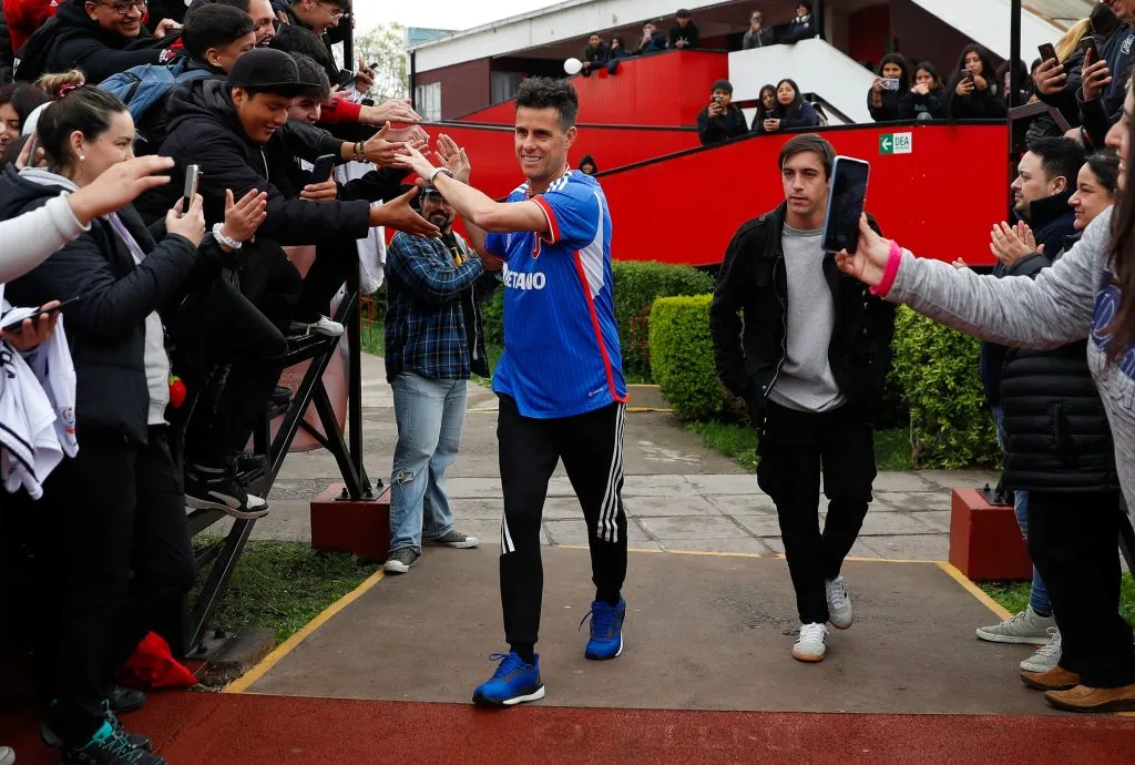 Rivarola entrando al evento en Recoleta (Nicolás Maldonado – Prensa Universidad de Chile)