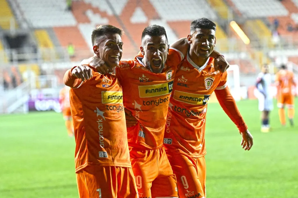 Escalante echó al agua a algunos ex compañeros | Foto: Pedro Tapia/Photosport