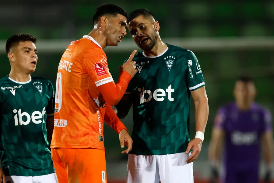 Escalante no está ni ahí con el pádel. | Foto: Photosport