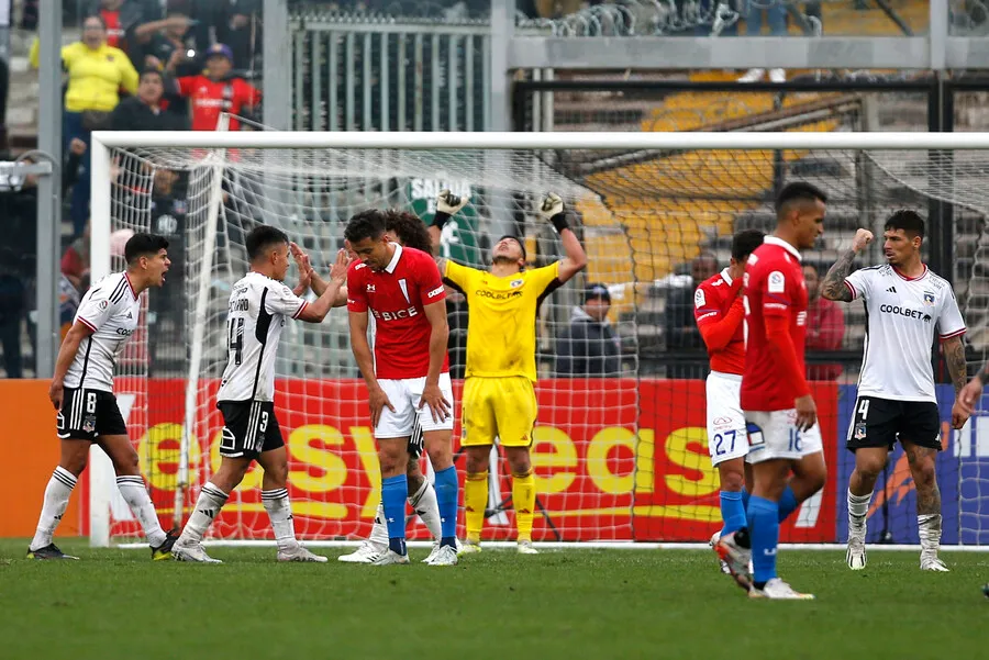 Un arranque de Ortiz casi termina en gol de la UC. | Foto: Photosport