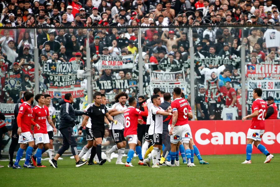 La UC sucumbió ante Colo Colo. | Foto: Photosport