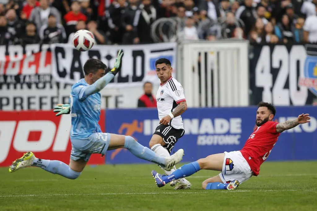 Jaime Vera destaca a Jordhy Thompson en Colo Colo (Foto: Photosport)