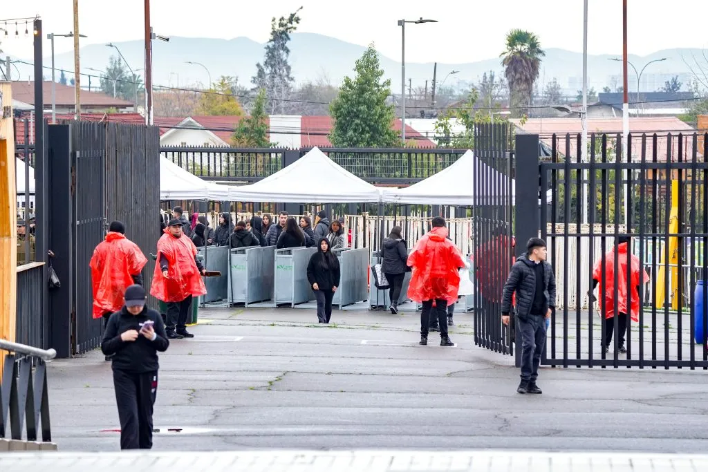Los simpatizantes albos ya comienza a llegar al Monumental | Foto: Guillermo Salazar
