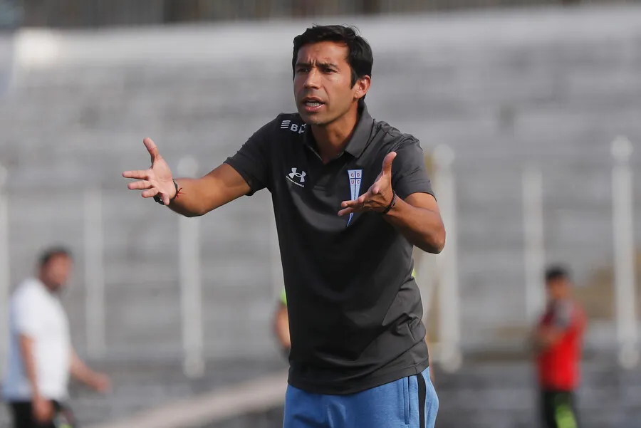 Núñez aún no puede celebrar junto a la UC. | Foto: Photosport