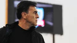 Gustavo Quinteros lamenta una situación de cara el partido del domingo (Foto: Photosport)