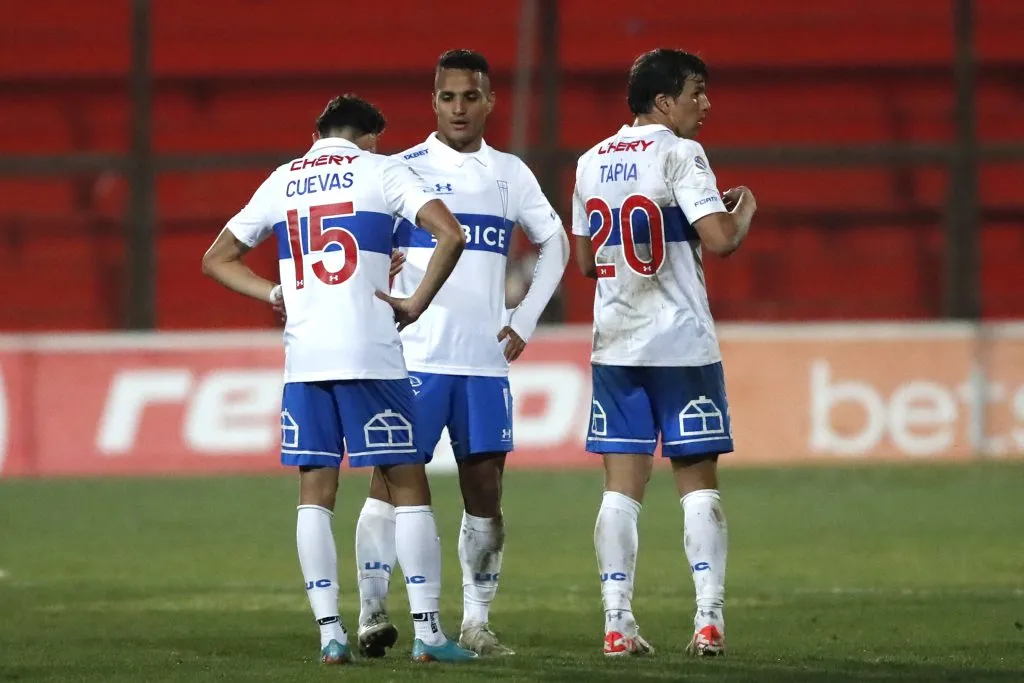 Jorge Aravena sale a respaldar a Brayan Rovira | Foto: Photosport