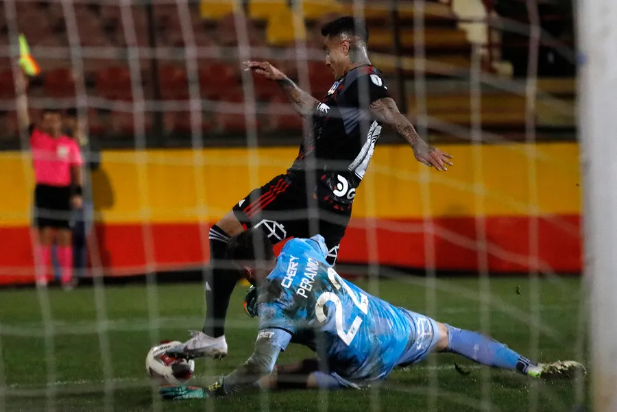 Coke Hevia se lanzó contra Peranic. | Foto: Photosport