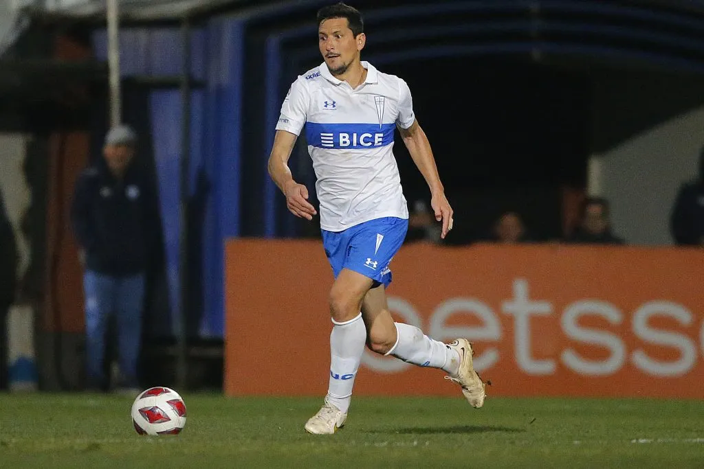 Burdisso tuvo un buen desempeño ante el Cacique | FOTO: Marcelo Hernandez/Photosport