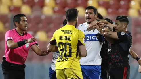 Un histórico del fútbol chileno reviente a los jugadores de la UC, Colo Colo y también cuestiona al árbitro Gilabert