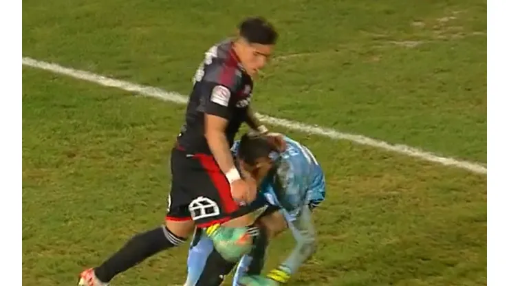 Colo Colo reclama penal de Universidad Católica (Foto: TNT Sports)