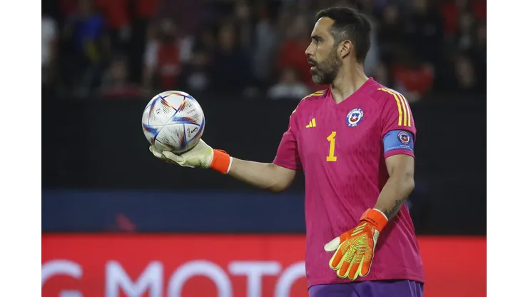 Iván Zamorano asegura que Claudio Bravo es fundamental en la selcción chilena