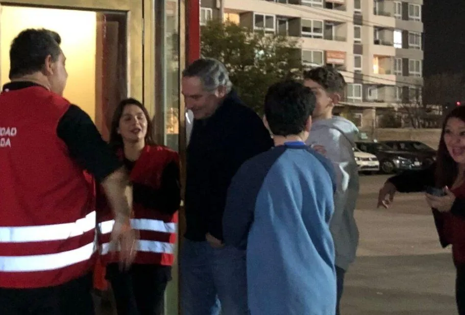 Aubert ingresando al Santa Laura para ver el cotejo de la U | FOTO: Emisora Bullanguera