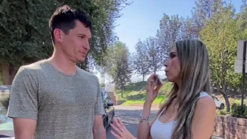 Parot participando en un Ping Pong de preguntas.