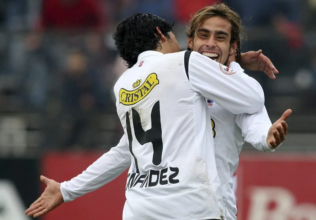 **archivo** FUTBOL, U.ESPANOLA/COLO COLO.
PARTIDO CAMPEONATO APERTURA 2006.
JORGE VALDIVIA, DERECHA, CELEBRA SU GOL JUNTO A MATIAS FERNANDEZ.
11/6/2006
SANTIAGO, CHILE.
ANDRES PINA/PHOTOSPORT