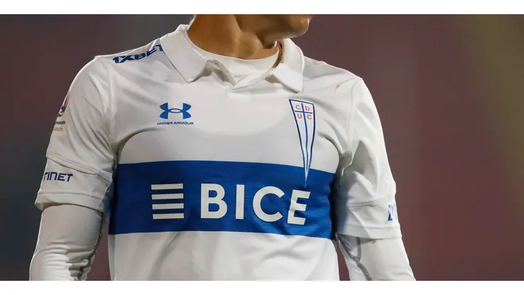 Un gigante de América tiene en la mira a zaguero de Universidad Católica