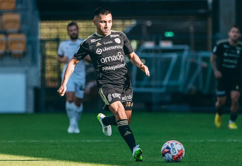 Diego Rojas dejó atrás su paso por la UC y ahora es figura del SJK Seinäjoki en Finlandia (Instagram)