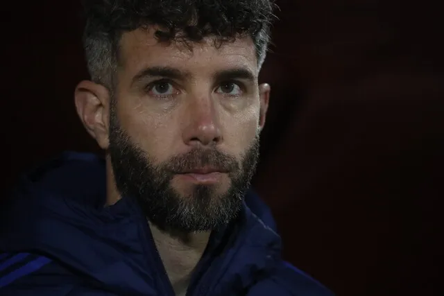 Xavier Tamarit estuvo en el banco por la suspensión que cumplía Mauricio Pellegrino (Photosport)