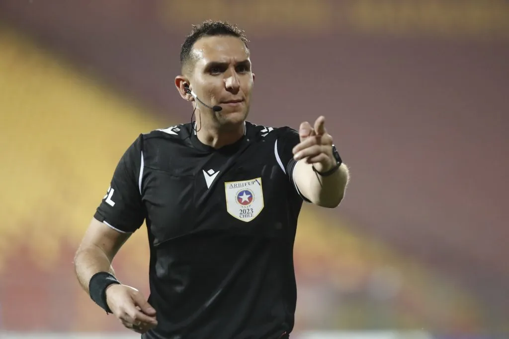 El arbitraje de Millas fue cuestionado en la U | Foto: Photosport