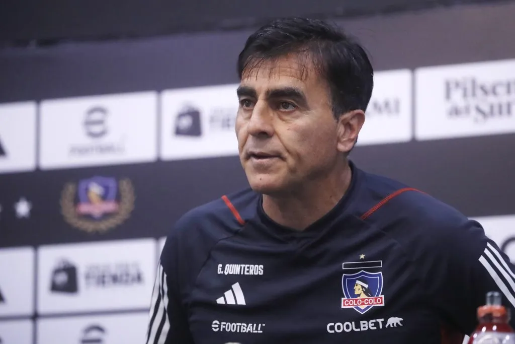 Gustavo Quinteros tiene deseos de continuar en Colo Colo (Foto: Photosport)