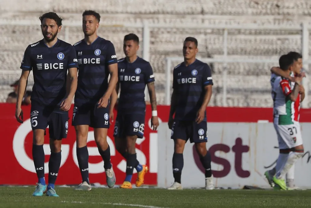 Universidad Católica cayó por 3-0 ante Palestino en La Cisterna, una derrota que la dejó en el décimo lugar con 27 puntos (Foto: Photosport)