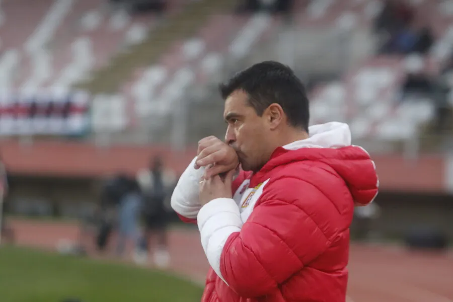 Martínez le pegó sin filtro a Ribera por defensivo. | Foto: Photosport