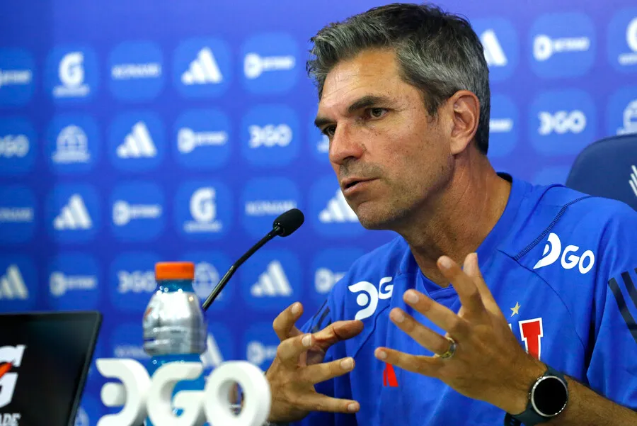 Pellegrino está con el agua hasta el cuello en la U. | Foto: Photosport