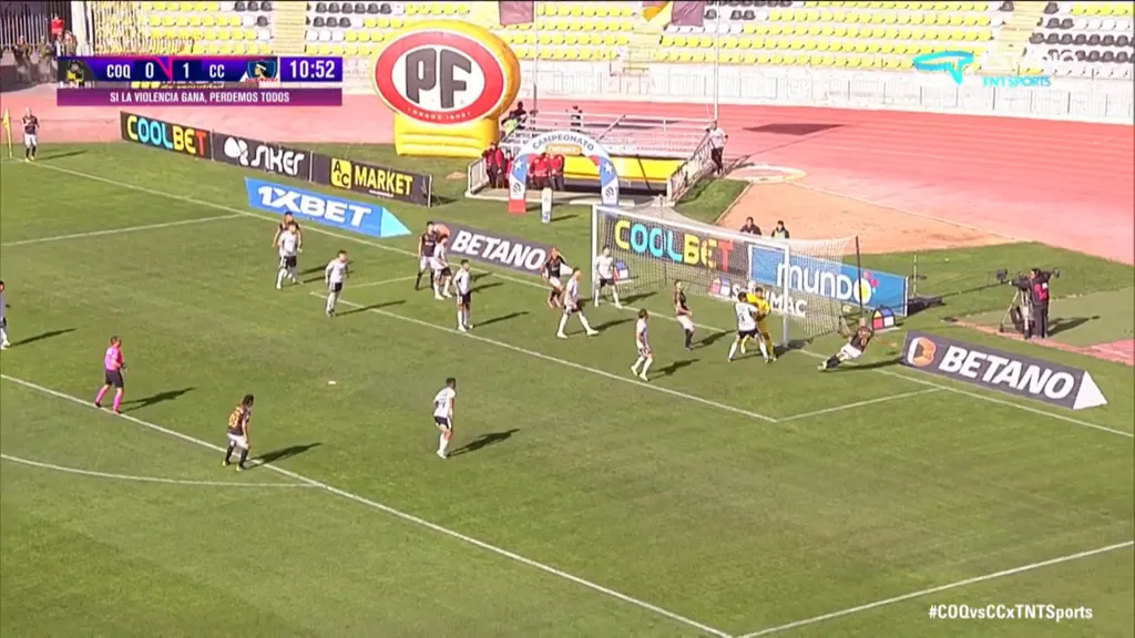 Un doble cabezazo en área chica termina en gol de Coquimbo Unido (Foto: TNT Sports)