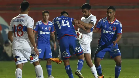 Universidad Católica y Universidad de Chile fueron a buscar al mismo jugador y finalmente su destino está fuera del fútbol chileno