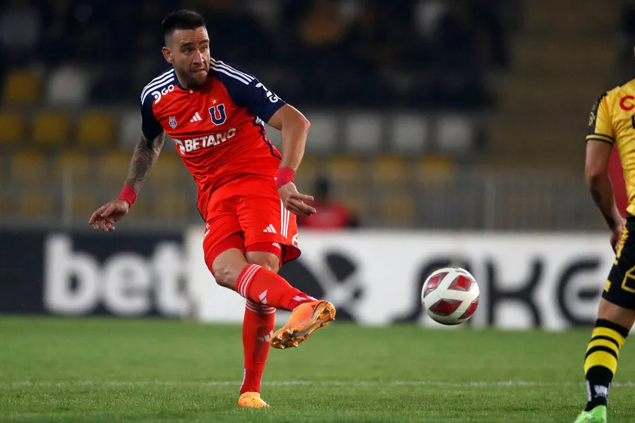 Zaldivia podría quedar afuera de enfrentar a su ex equipo. | Foto: Photosport