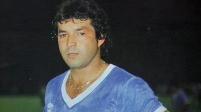 Sandrino Castec apunta a que es bueno que Pellegrino sienta la presión de ganar nuevamente en la U (Archivo)