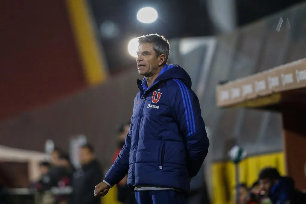 Mauricio Pellegrino golpeó fuerte la mesa y realizará tres cambios en relación a la derrota ante O’Higgins (Photosport)