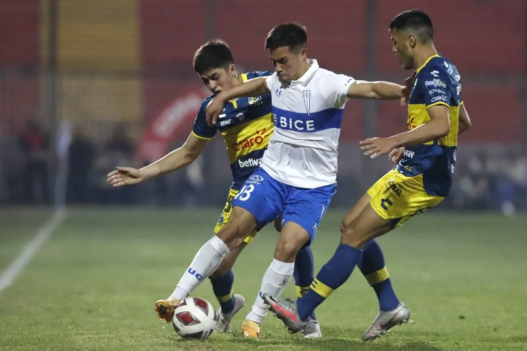 Alexander Aravena pone su foco en la Universidad Católica en medio de sondeos desde el fútbol europeo (Foto: Photosport)
