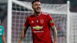 Pinilla vistiendo la camiseta del Romántico Viajero.