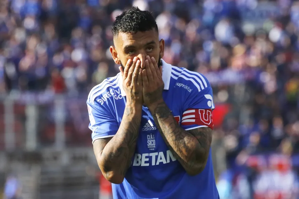 Fernández llegó a portar la jineta de capitán del Romántico Viajero | FOTO: Jonnathan Oyarzun/Photosport