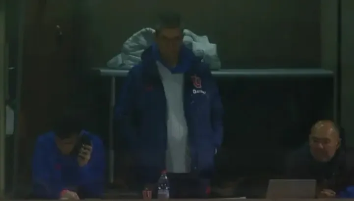 Ante Palestino, Pellegrino también estuvo sancionado y vio el partido desde una cabina (Captura TNT Sports)