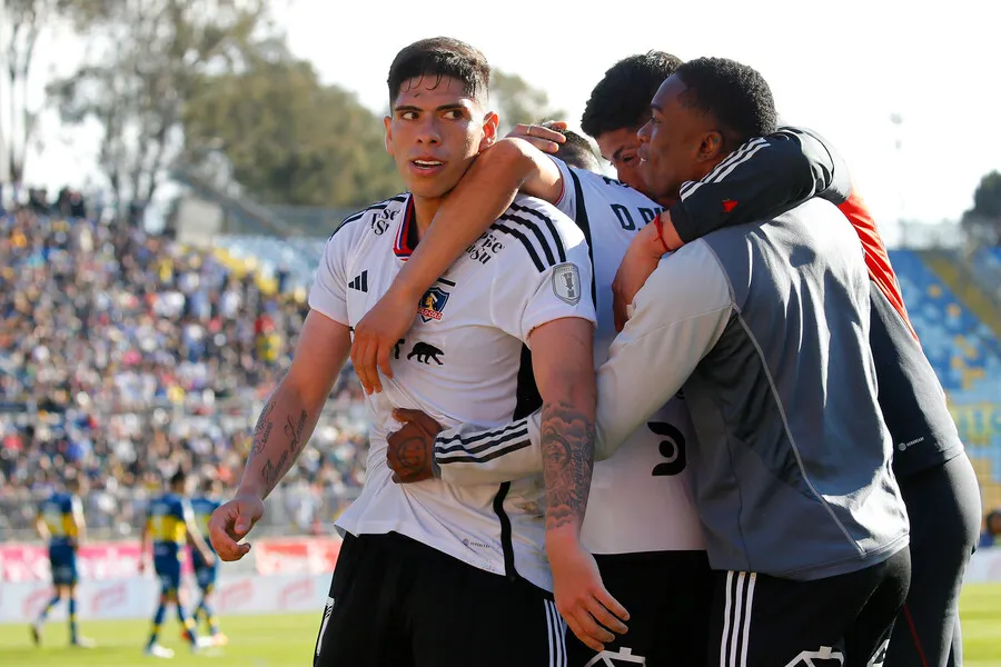 Palacios fue la figura alba ante Everton. | Foto: Photosport