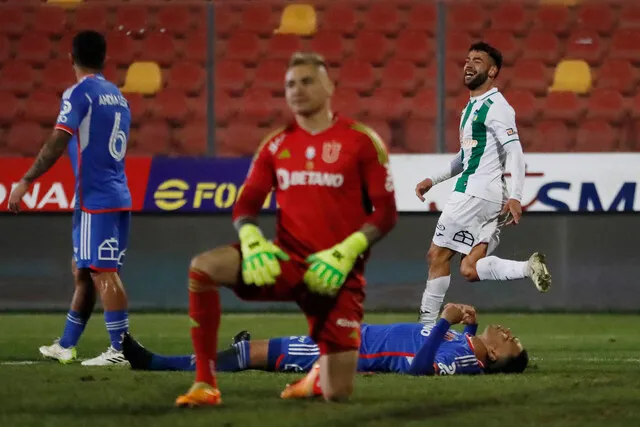 Olea le quita toda responsabilidad a Campos Véliz, pese a los cinco goles en contra (Photosport)