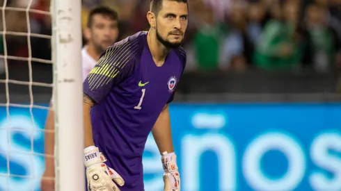 Óscar Wirth defiende a Gabriel Arias.