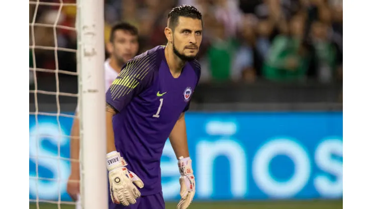 Óscar Wirth defiende a Gabriel Arias.