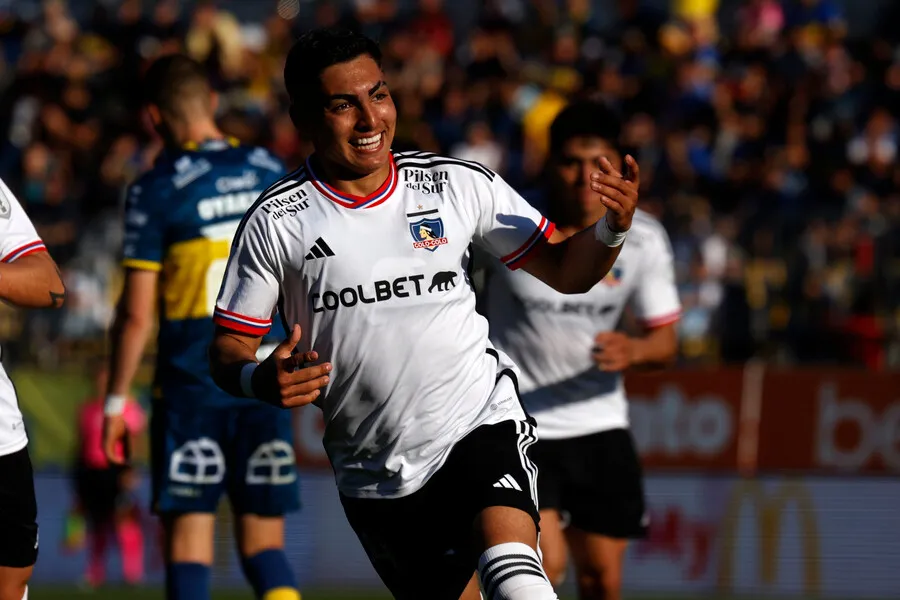 Jordhy anotó un golazo ante Everton que le dio el triunfo al Cacique. | Foto: Photosport