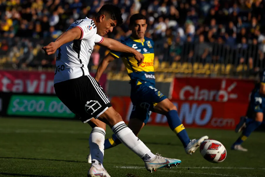 Pizarro nuevamente no pudo anotar en Colo Colo. | Foto: Photosport
