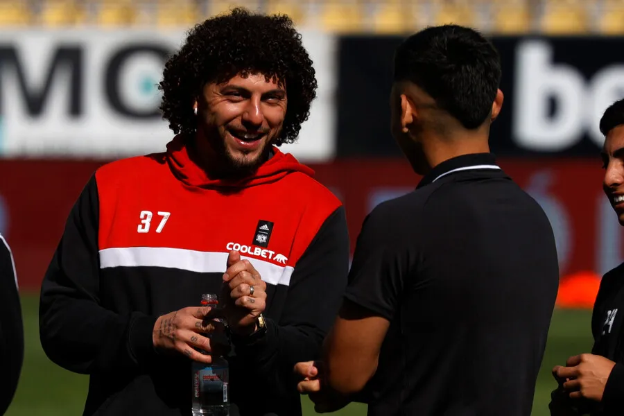Joan Cruz se reencontró con Colo Colo. | Foto: Photosport