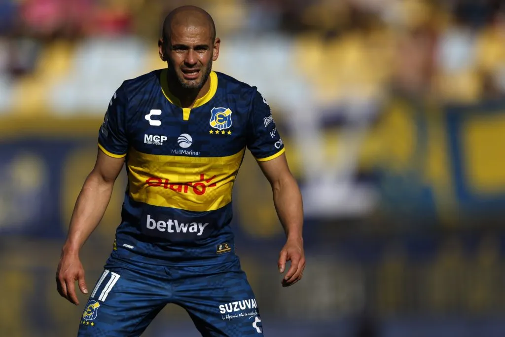 Sebastián Sáez se quedará sin club a fines de 2023 y no seguirá en Everton (Photosport)