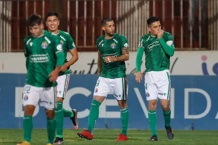 Audax le dio un toque a la UC en Santa Laura. | Foto: Photosport