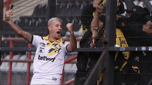 Rodrigo Holgado Masterclass con su celebración y finalmente se ve cómo queda la foto del festejo en la cancha